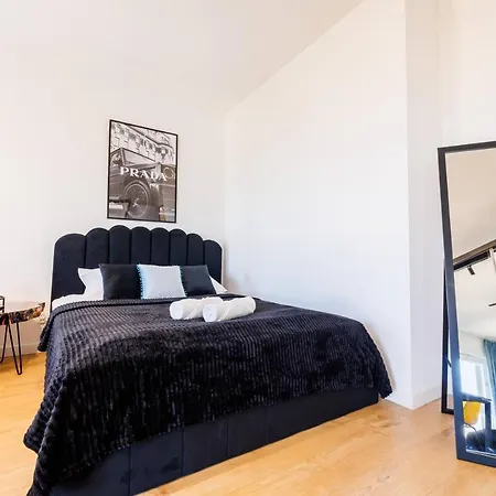 Panorama Capital Skyline - 17 Pietro Apartment *